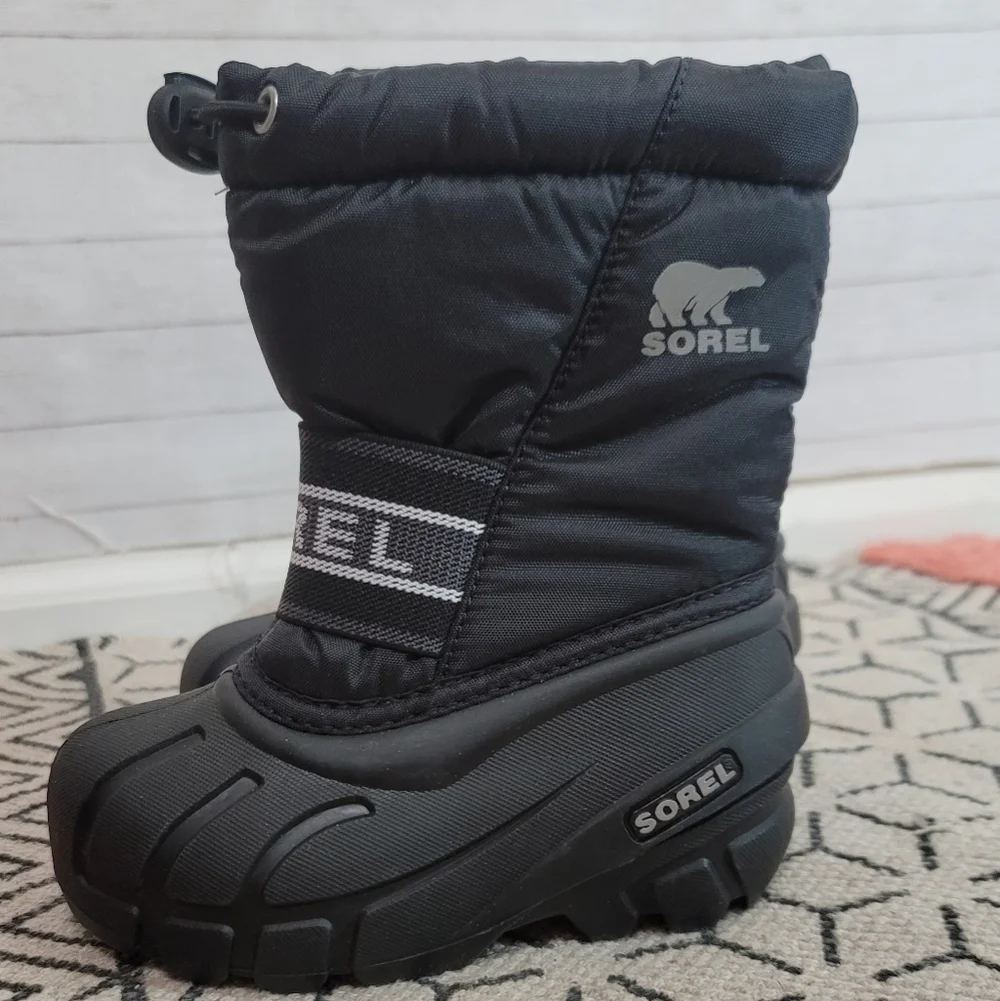 Sorel Kid's Cub Insulated Snow Boot in Black, sz 8
